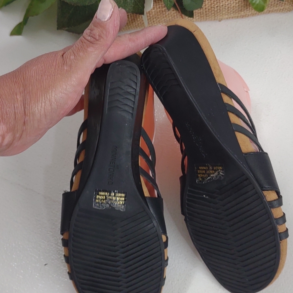 Minnetonka Women's Black Sandals - Picture 4 of 6